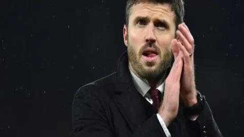 惊魂半场！纽卡斯尔与热刺0-0僵持，乔林顿击中门框，贝里瓦尔错失良机！