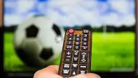 “传奇篇章落幕：于汉超或将退役，斯卢茨基展望：明年携手申花新篇章！”